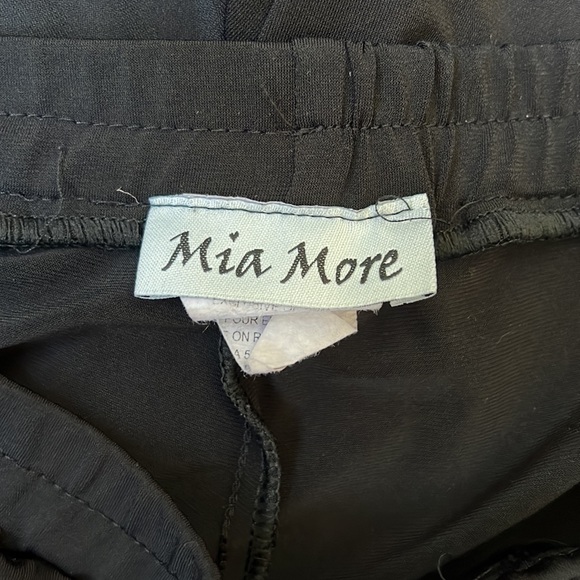 5/$25 Mia More Capri Pants - Picture 8 of 9